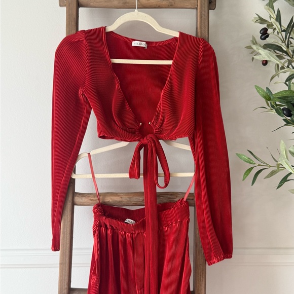 Red Ribbed Satin Set - Picture 2 of 3